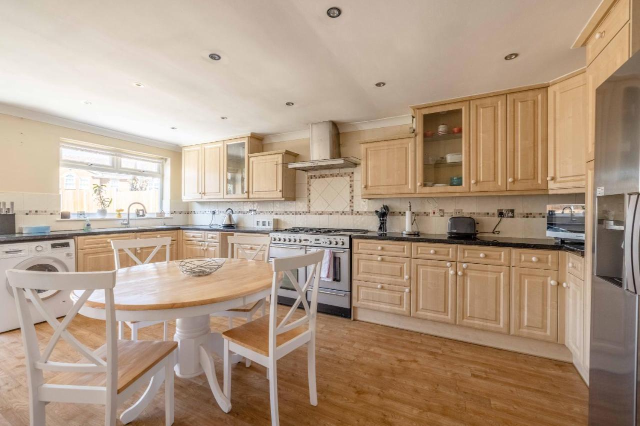 Spacious 3 Bedroom - Great For Families!