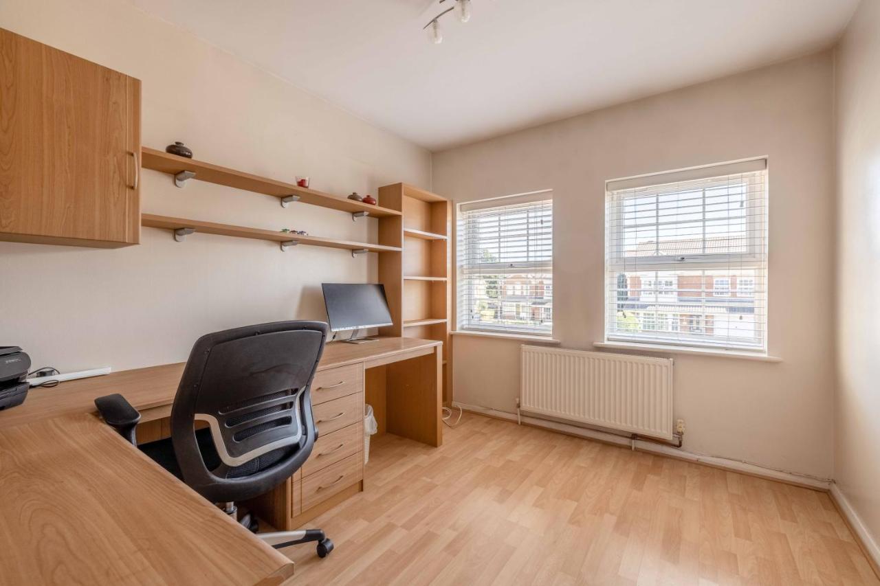 Spacious 3 Bedroom - Great For Families! Slough