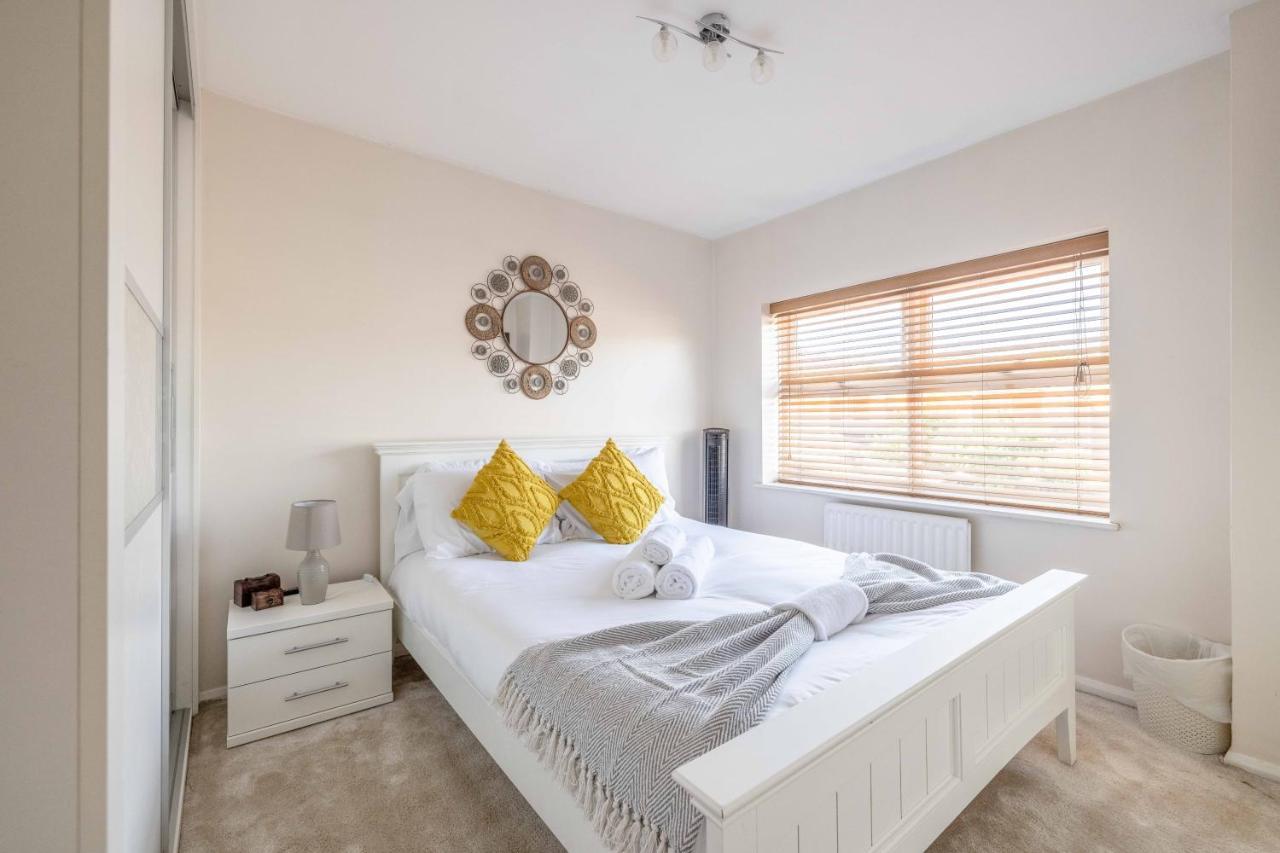 Spacious 3 Bedroom - Great For Families! Holiday home Slough