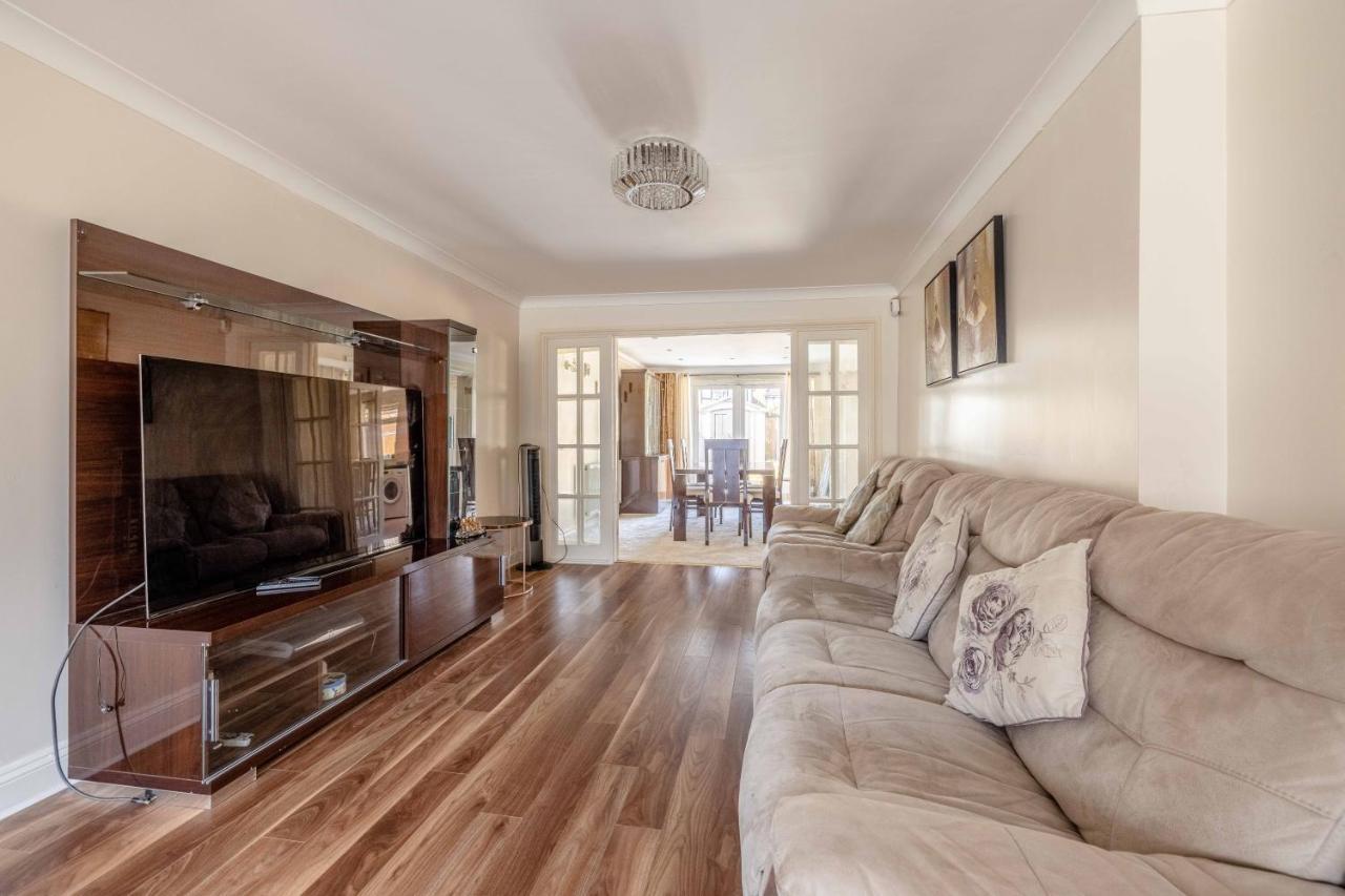 Spacious 3 Bedroom - Great For Families! * Slough