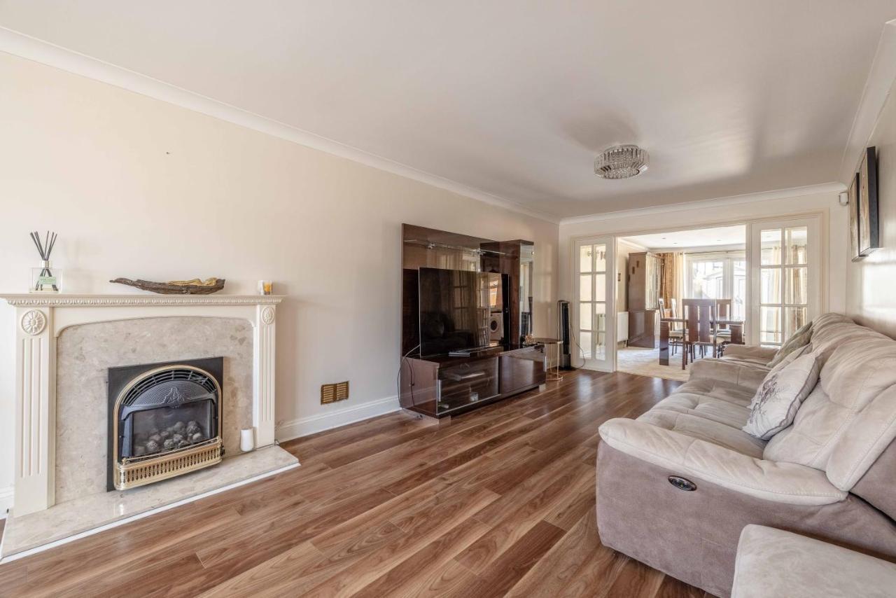 Spacious 3 Bedroom - Great For Families! Slough
