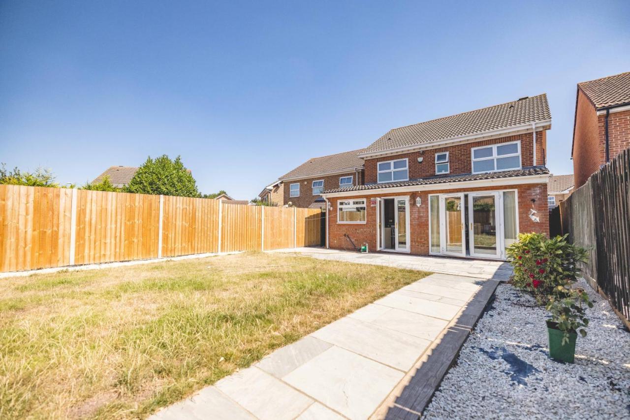 Spacious 3 Bedroom - Great For Families! Holiday home Slough